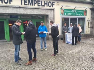 Unterschriftenaktion fr das Volksbegehren fr Videoaufklrung