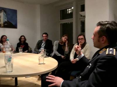 Diskussion mit Oberleutnant Jan Czarnitzki