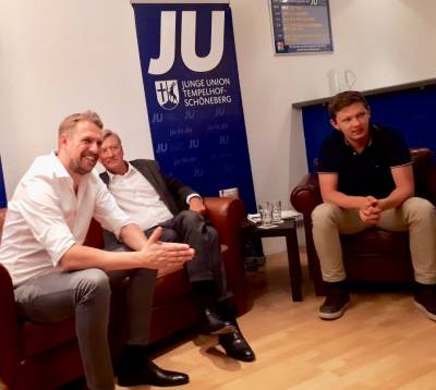 Ole von Beust und Danny Freymark stellen sich den Fragen des Publikums